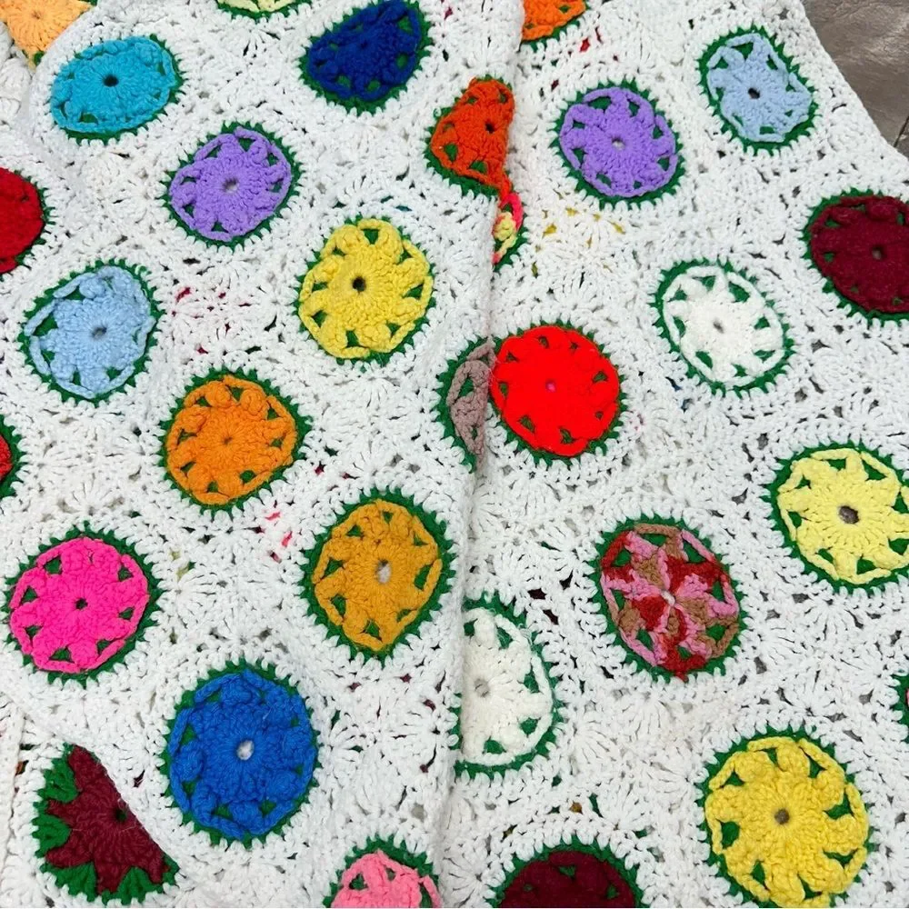 Vintage granny square quilt. the squares‎ are almost like flowers Multicolored